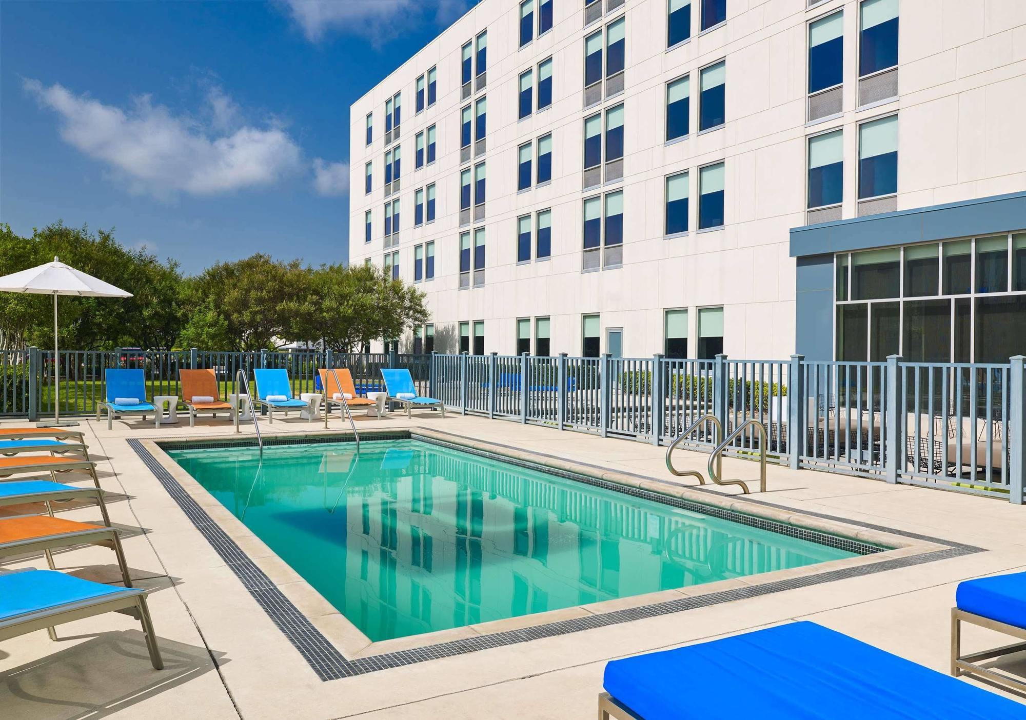 Aloft San Antonio Airport Hotel Exterior photo